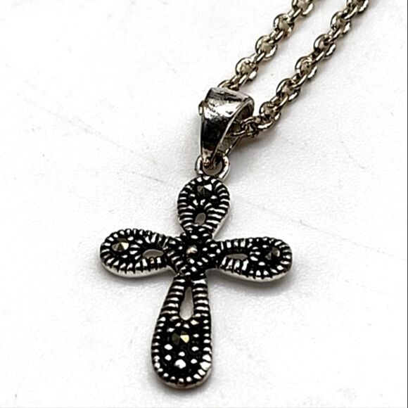 "5/$25" Vintage CW Silvertone Marcasite Cross Pendant Necklace 18" - Picture 1 of 11
